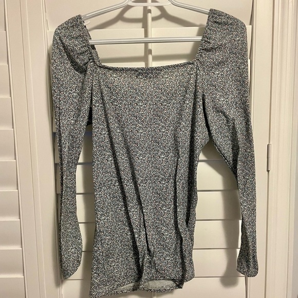 Square Neck Long Sleeve Top with Flower Details - Picture 3 of 3